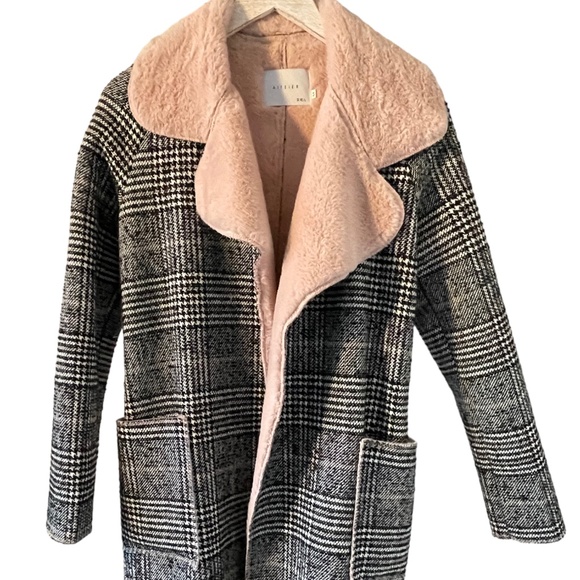 cosy grey jacket with pink interior - Picture 1 of 4